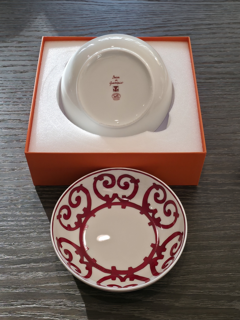 Hermes White Porcelain Bowl with Fuchsia Red Scroll Pattern